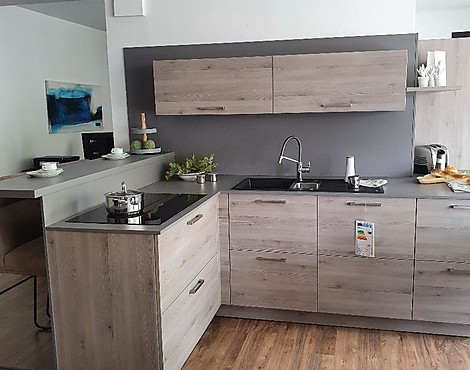 Moderne Küche Holz Nachbildung Pinie grau mit Außenecklösung - Tessina Line