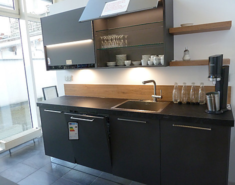Design-Küche Echt-Beton-Front kombiniert mit Alteiche natur und Keramikplatte - AV 7000/1097
