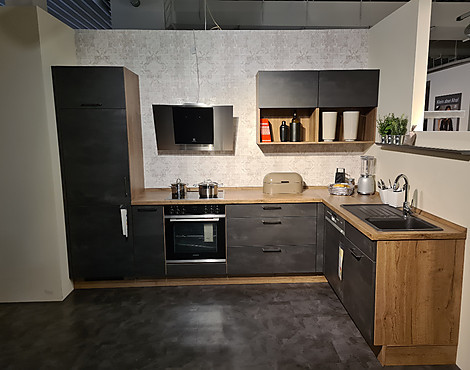 Einbauküche L-Form in moderner Schwarzbeton NB und Eiche Havanna NB - 351 Onyx