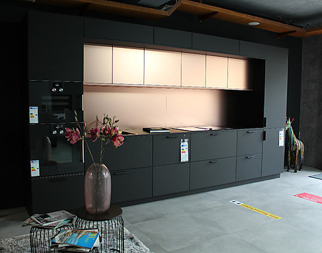 Designzeile der Extraklasse mit Luxusgeräten von Gaggenau - PPG Luxuszeile
