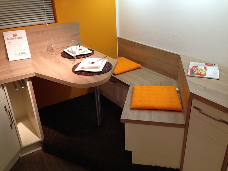 burger Musterküche Gemütliche kleine Design Küche mit viel Stauraum Ausstellungsküche in ~ Kleine Gartenbank Mit Stauraum burger Musterküche Gemütliche kleine Design Küche mit viel Stauraum Ausstellungsküche in ~ 23023614_Kleine Gartenbank Mit Stauraum