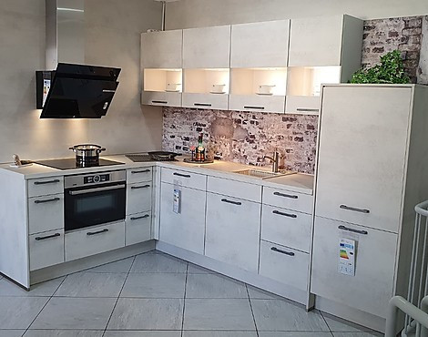 Riva (Nr.1) - Helle moderne Küche in Weissbeton , zeitlos, mit Bosch + SystemCeram