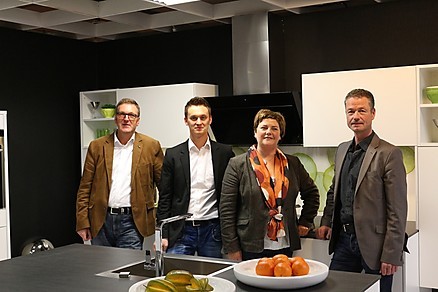 Das Team der Küchenplaner und Berater im Möbelkreis Brakel Das Team der Küchenplaner und Berater im Möbelkreis Brakel