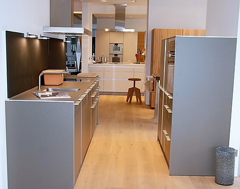 Musterküche - Abverkauf - b3 / 83 Laminat/Aluminiumkante, Lehm