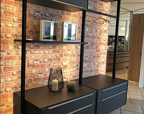 - praktische, offene Garderobe - Speed Schwarzbeton Nachbildung