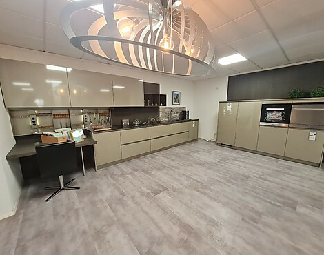 Pronorm Küche X-Line SH Cubanit mit Quarzsteinarbeitsplatte - X-Line SH