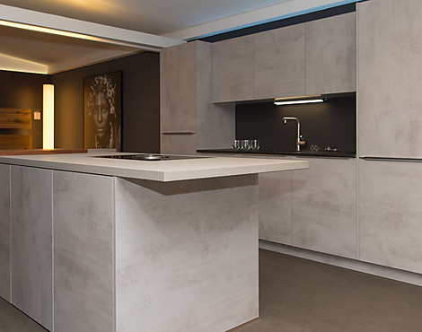 Elegante Einbauküche in Beton-Optik - Planeo Cement hell