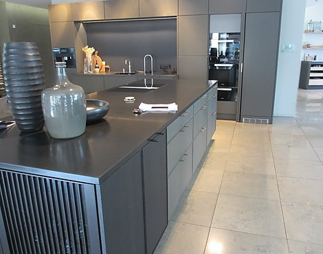 SieMatic Pure Design 3003RLM /8008Lm umbra matt lackiert inkl. Miele Geräte - 3003RLM/8008LM umbra matt inkl. Miele/Bora Geräte