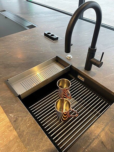 Unterbaubecken Fragranit und Quooker