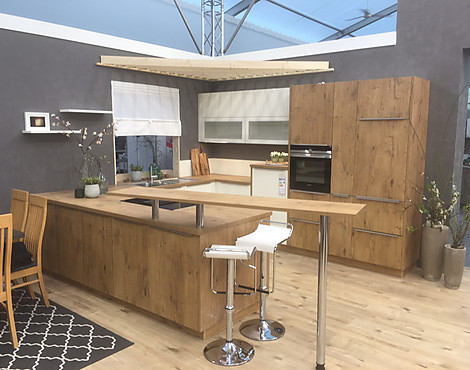 Moderne Küche mit Holz und Hochglanzdekor - Bali