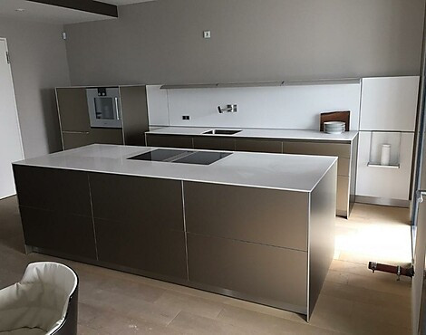 Musterküche Aluminium sandbeige - b3