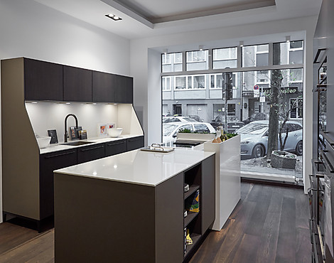 Sehr hochwertige und umfangreiche SieMatic Küche - SC 10 / SE 4004 E Umbra Matt / Eiche Graphit (Dd02)