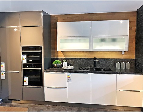 moderne Hochglanz Küche inkl. Bora Professional 2.0 - AV4030/AV5025