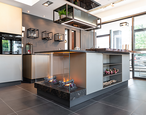 Echte Stahlküche. Luxus zum Musterpreis - www.forster-home.ch