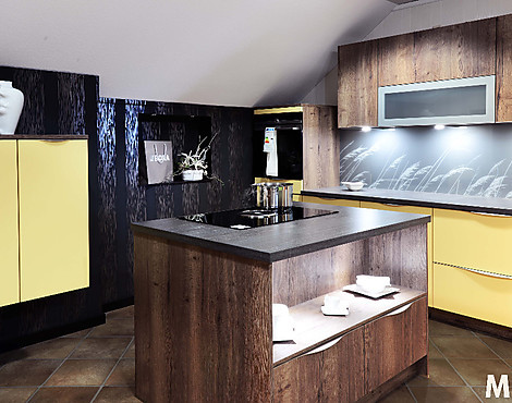 Moderne Insellösung +++inklusive BORA-Kochfeld und SIEMENS-Backofen+++ - Cremona/Biella - Alteiche Barrique/Pastellgelb Satinlack matt