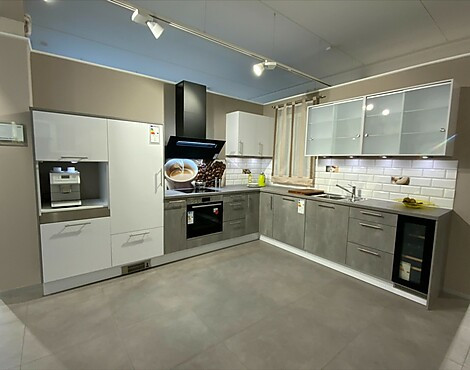 moderne Familienküche in weiß und grau - Comet