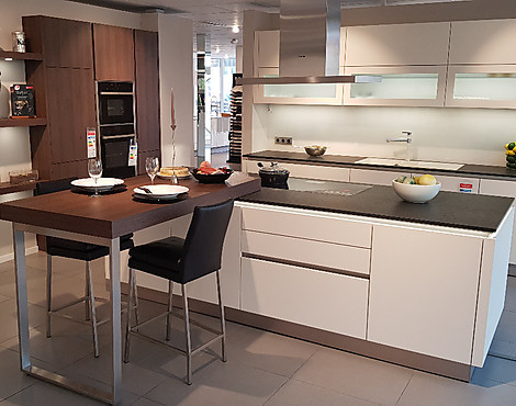 Schüller Lackküche mit Granit Platten und TOP Geräten - BIE Biella L135S Magnolia-Satin