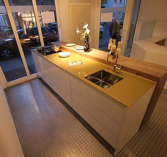 Sonstige-Musterküche 3m-Kücheninsel mit gold-glänzender