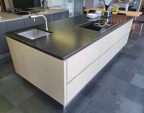 Vorführ Kücheninsel mit Natursteinarbeitsplatte - Cubanit Metallic