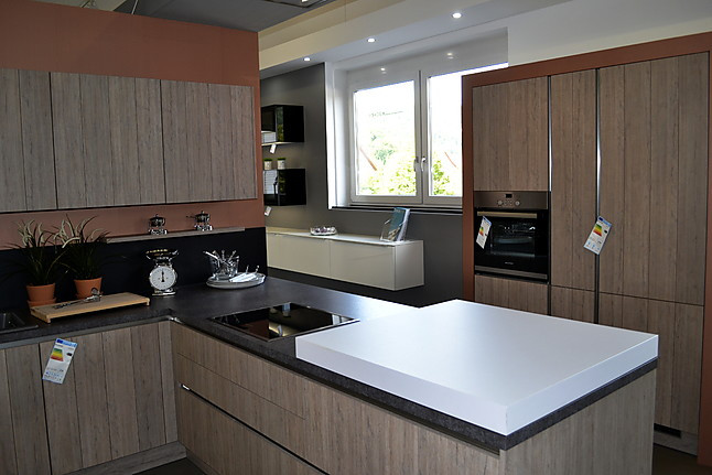 Häcker Musterküche Moderne Landhausküche mit Holzfront in
