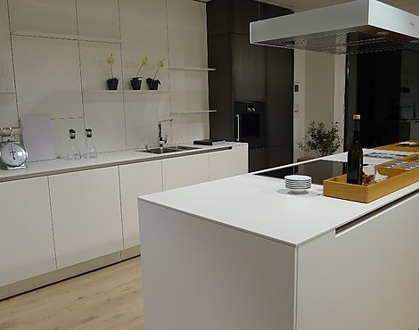 zeitlos moderne Inselküche in Mattlack - Nuova Color