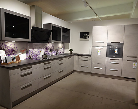 Moderne L Küche mit hochges. Geschirrspüler - Riva Beton grau NB