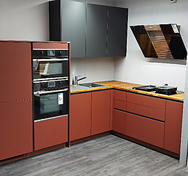Moderne L-Küche grifflos mit Massivholz