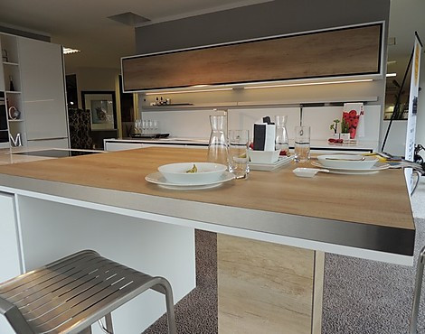 BL 25 Designküche mit Top-Ausstattung, Theke, Lichteffekten - BL 25 XL 3461 Schneeweiß Hochglanzlack mit Eiche Nebraska