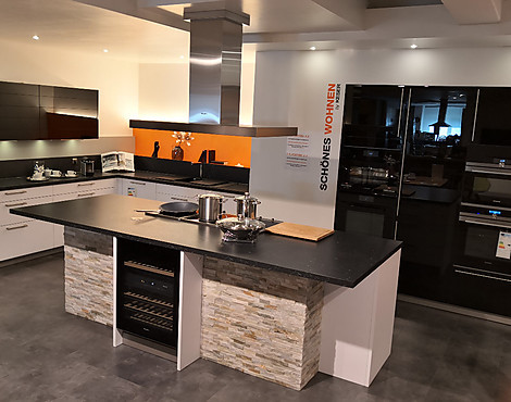 Ausstellungsküche - ohne Geräte - ohne Deko - (MK2) SYSTEMAT - AV1035 polarweiß mit Kombi AV5090 Designglas schwarz