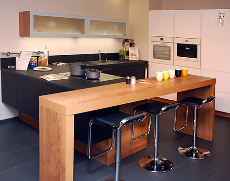 Moderne Winkelküche mit Nano Black Arbeitsplatte - Arcos Eolis / Lagune