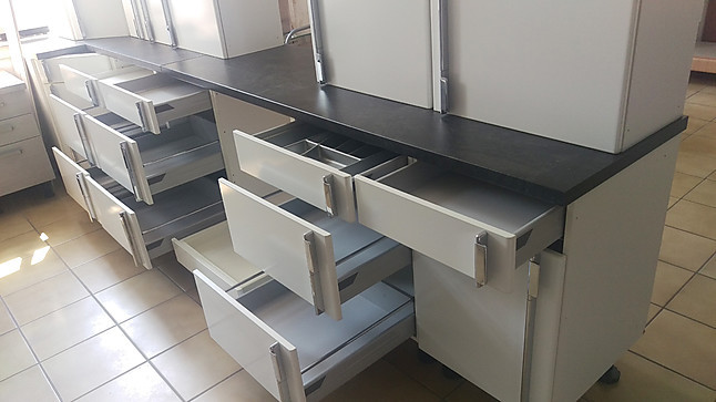 HausmarkeMusterküche Gruco Küche in weiß / gebraucht