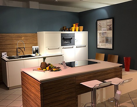 Hochwertige Designküche von KH-System mit Olivenholz - 2036 Magnolie mit 21 Olive