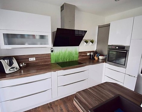 weiß glänzend mit Holz-Kombination - Weiß glänzend mit Griffleiste