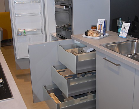 Musterküche 9 - AV 2035 Perlgrau Mattlack
