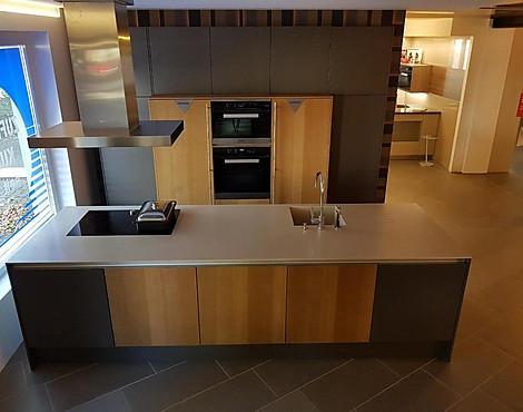 Exklusiv Küchen - Insel , Lava grau matt -Tennessee nussbaum sägerau , Corian Arbeitsplatte mit flächenbündigen Spülbecken - Avance / Timber