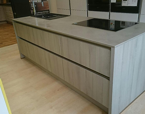 moderne grifflose Hochglanz Lackküche mit Insel und Ceramik-Arbeitsplatte - Gloriette moonlight grey hochglanz