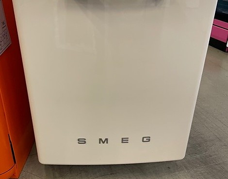 Einbau-Geschirrspüler in beige vom Kult Hersteller SMEG - ST2FABCR