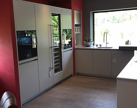 Designerküche von Eggersmann Mattlack perlgrau - - - Top Gelegenheit aufgrund aktueller Situation - Design Mattlack-Grifflosküche mit Gaggenau Geräten