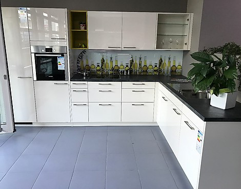 pronorm Ausstellungsküche !! Schnäppchen !! Sortimentswechsel - LK 246 glanzmagnolia