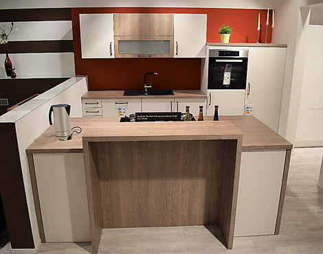 Kleine moderne Küche mit Kochinsel - Delta 2153 Pearl