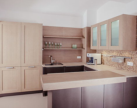 Moderne Landhausküche in Lack und Echtholz - LM 487 Mattlach silberbraun + FB770 Eiche Elm