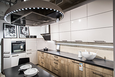 Exklusive Küche im modernen Design Exklusive Küche im modernen Design