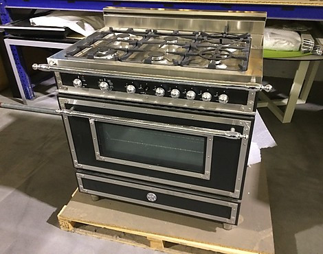 Bertazzoni Standherd mit Elektrobackofen und 6 Gaskochstellen 36 inch - H36 6 MFE NE
