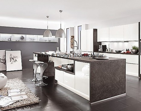 Designküche in Hochglanz mit Schiefer inkl. Boschgeräten, Induktion, Pyrolyse uvw. - Vitrea