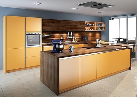 Moderne Einbauküche mit Fronten in Orange und Holz-Arbeitsplatte Moderne Einbauküche mit Fronten in Orange und Holz-Arbeitsplatte