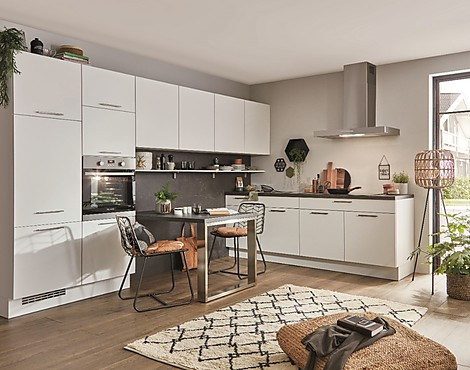 Schöne Alpinweiße Küche mit Sitzplatzlösung - Speed Linea jetzt nur 3,698,--€