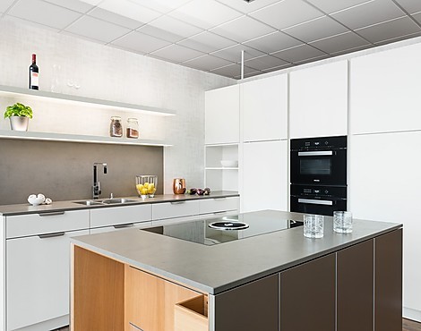 einzigartig - Mikrostrukturlack Cremeweiß kombiniert mit Aluminium Titan