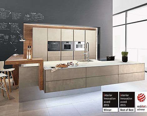 Designküche mit Metalloberfläche - Planeo