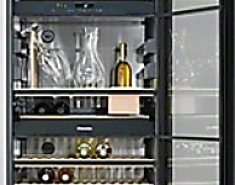 Stand-Weintemperierschrank mit FlexiFrame und SommelierSet für die perfekte Genussvorbereitung. - KWT6832SGS
