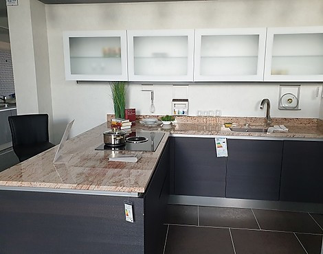Grifflose L-Küche mit Granit Arbeitsplatte - Natur-glastec